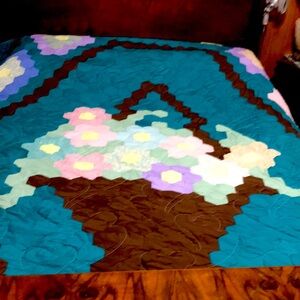 Beautiful queen size quilt